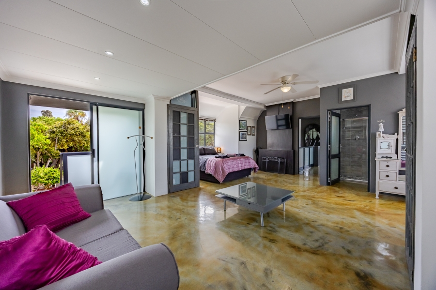 6 Bedroom Property for Sale in Flamingo Vlei Western Cape